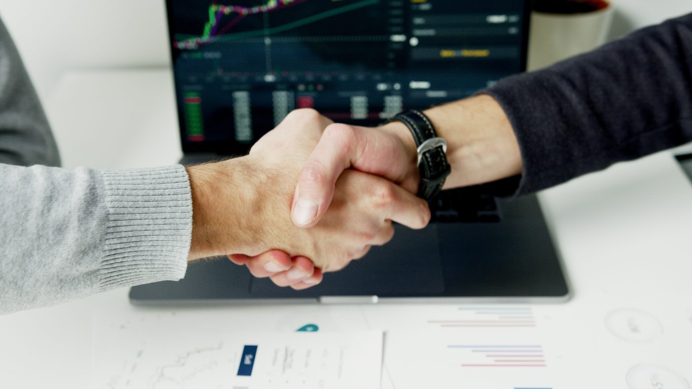 Internet et investissements: quels sont les plus en vogue? Attention aux arnaques