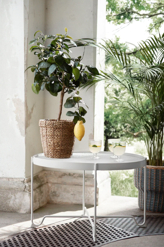 Jardini&egrave;re ikea VALLMOFR&Ouml;N.  Une jardini&egrave;re &agrave; la main