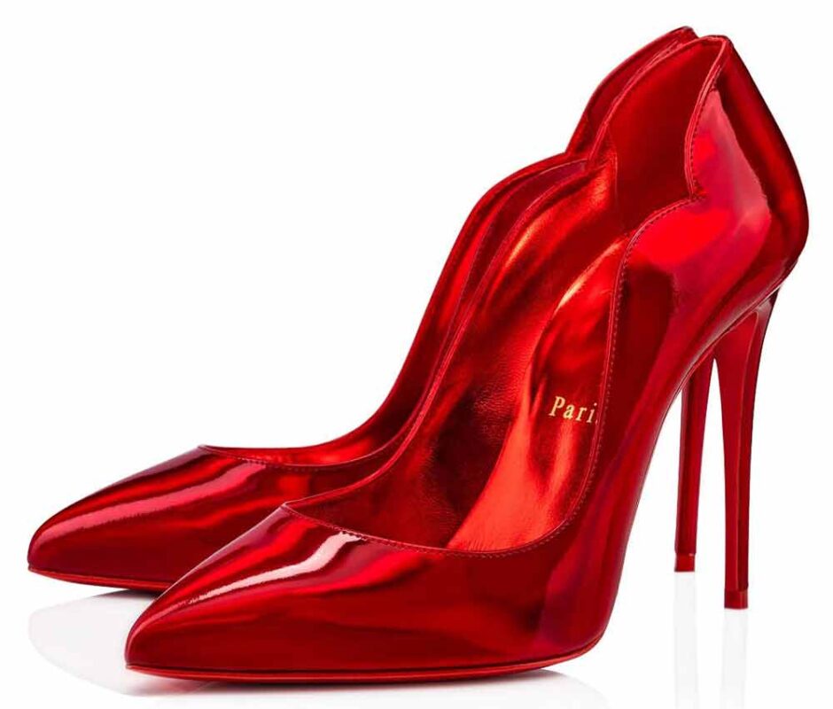 d&eacute;collet&eacute; en cuir verni rouge